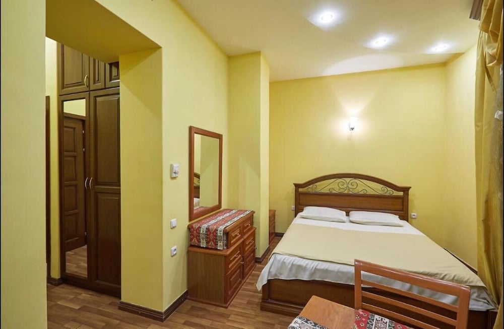 Bella Hotel 33/50