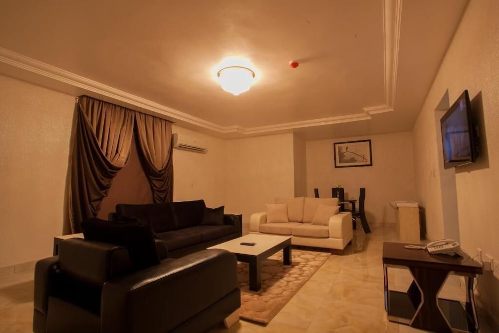 Caledonian Suites 36/63