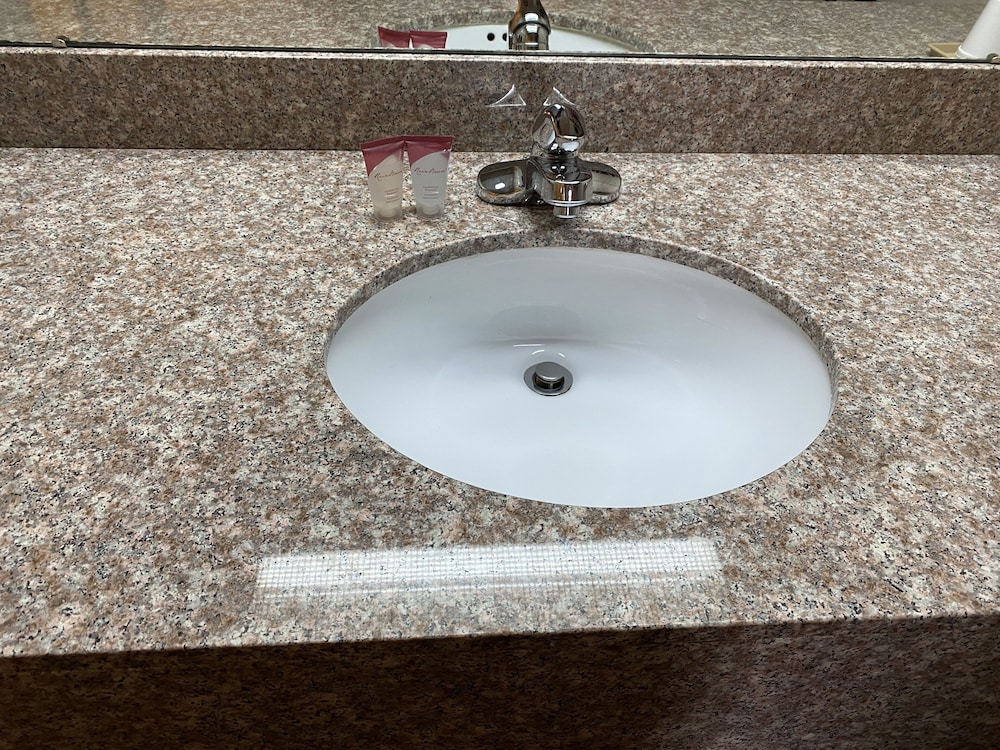 Harrisonville Inn & Suites 24/29