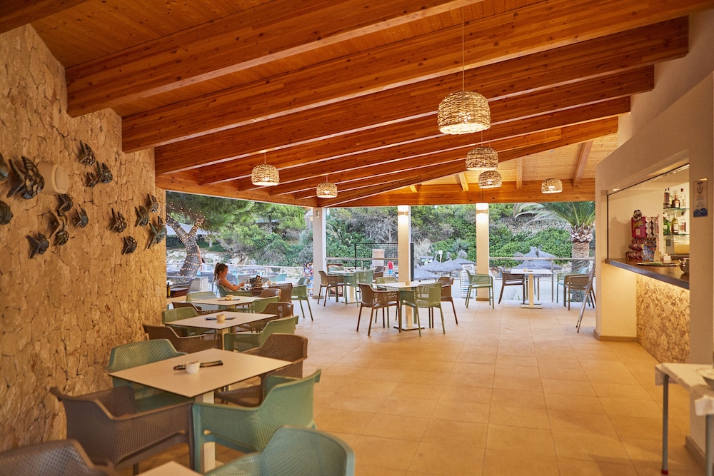 Hotel Rocamarina 49/66
