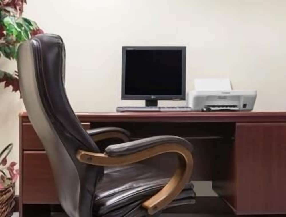 Days Inn by Wyndham Indianapolis Northeast 23/27
