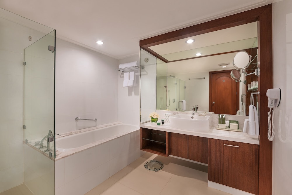Discovery Suites 15/51