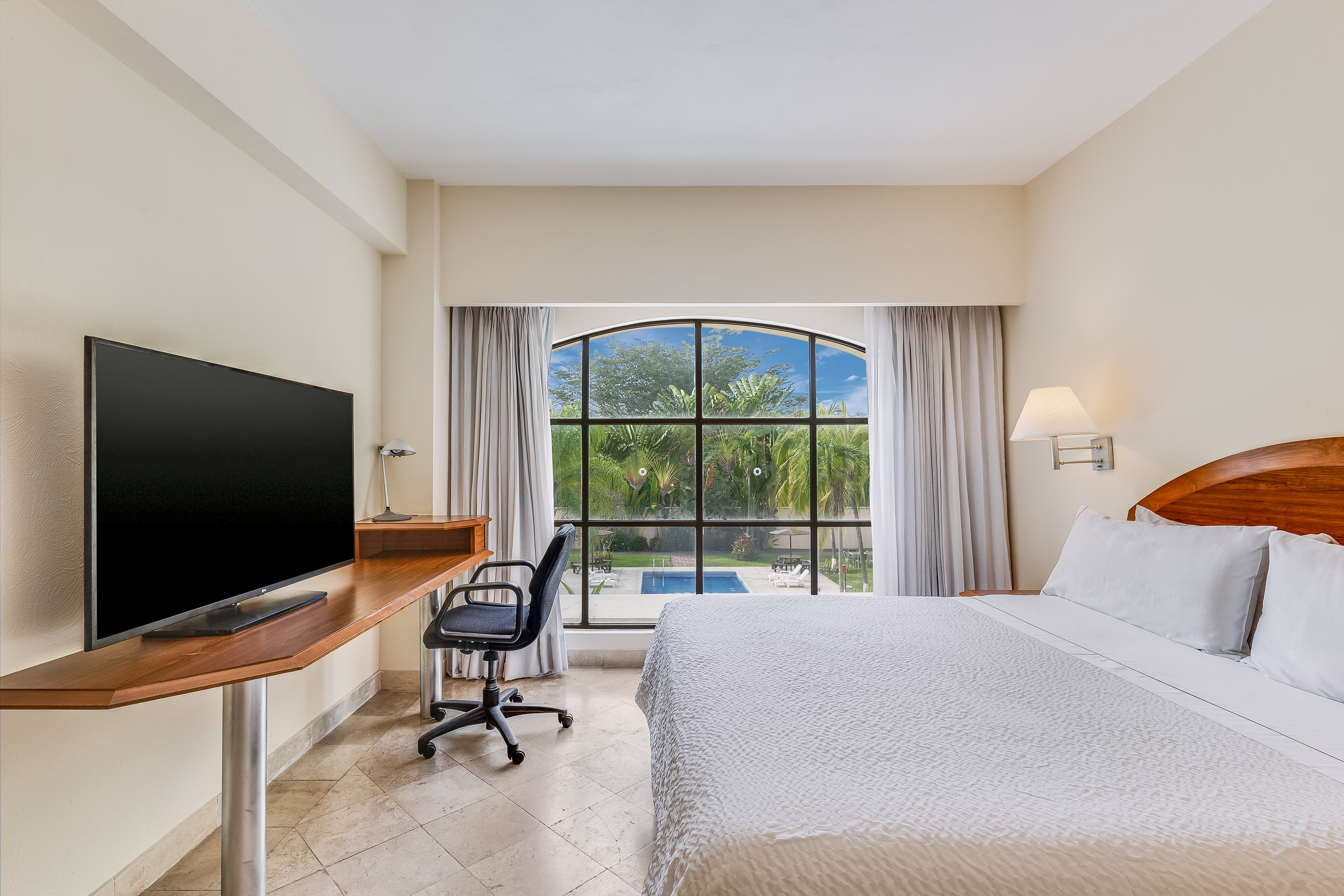 Superior, King Bed, Fiesta Inn Colima 2/5