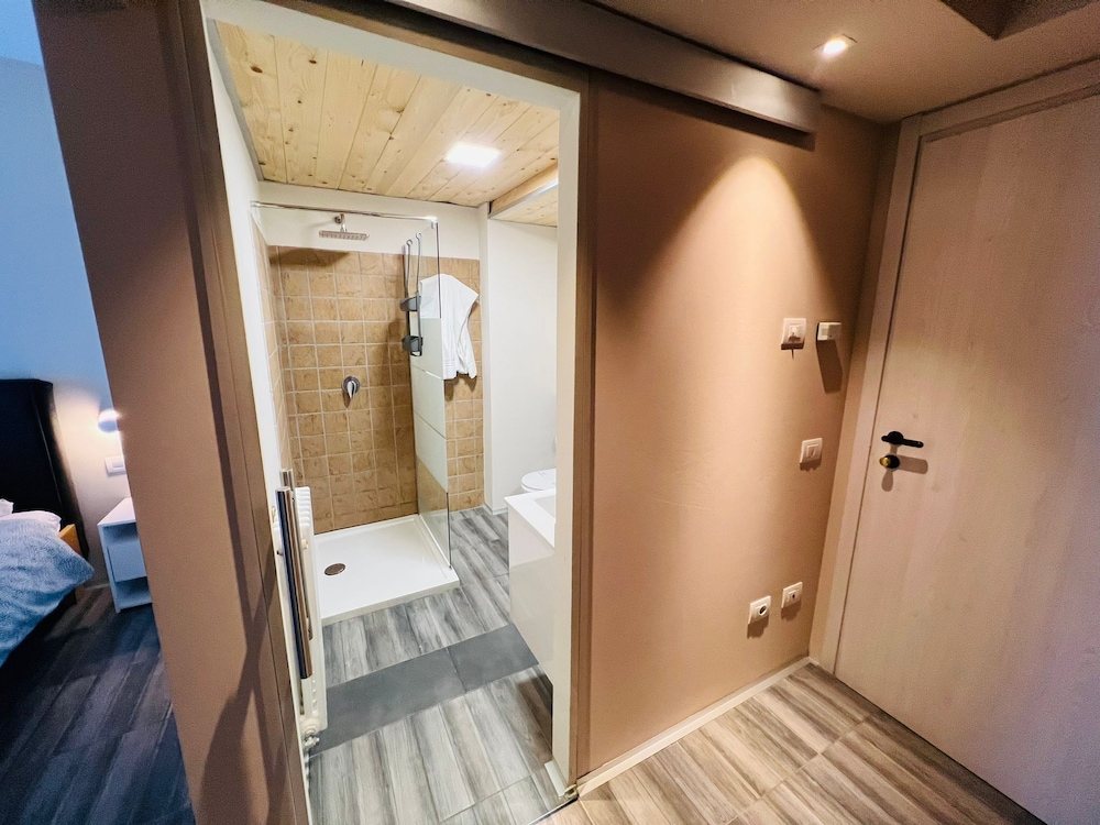 HOTEL SANTA CATERINA 54/56