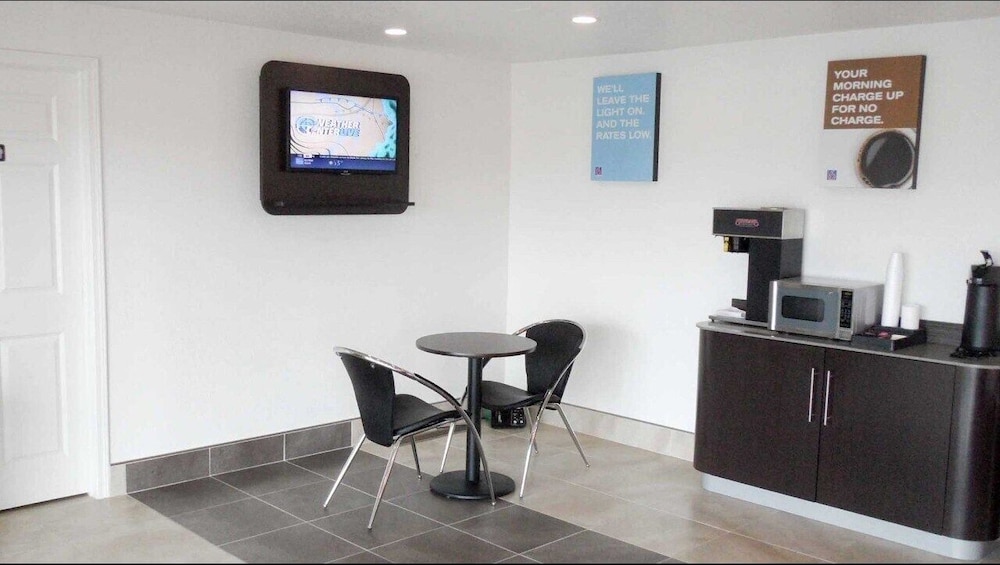 Motel6 North Ridgeville, OH - Cleveland Intl Airport - N Ridgeville 39/45