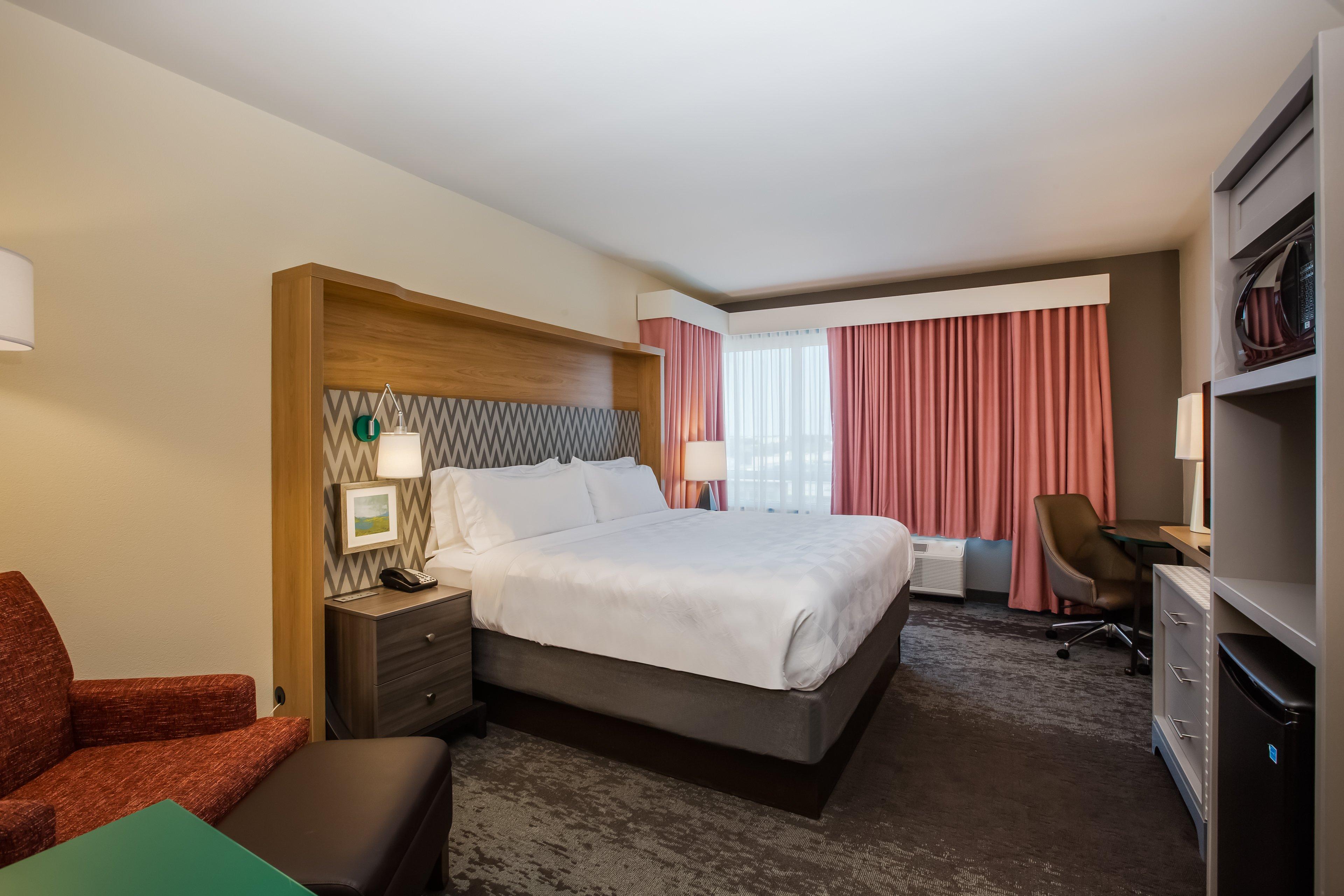 Standard, King Bed, City View, Corner