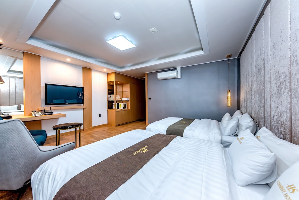 Hs Tourist Hotel 11/56