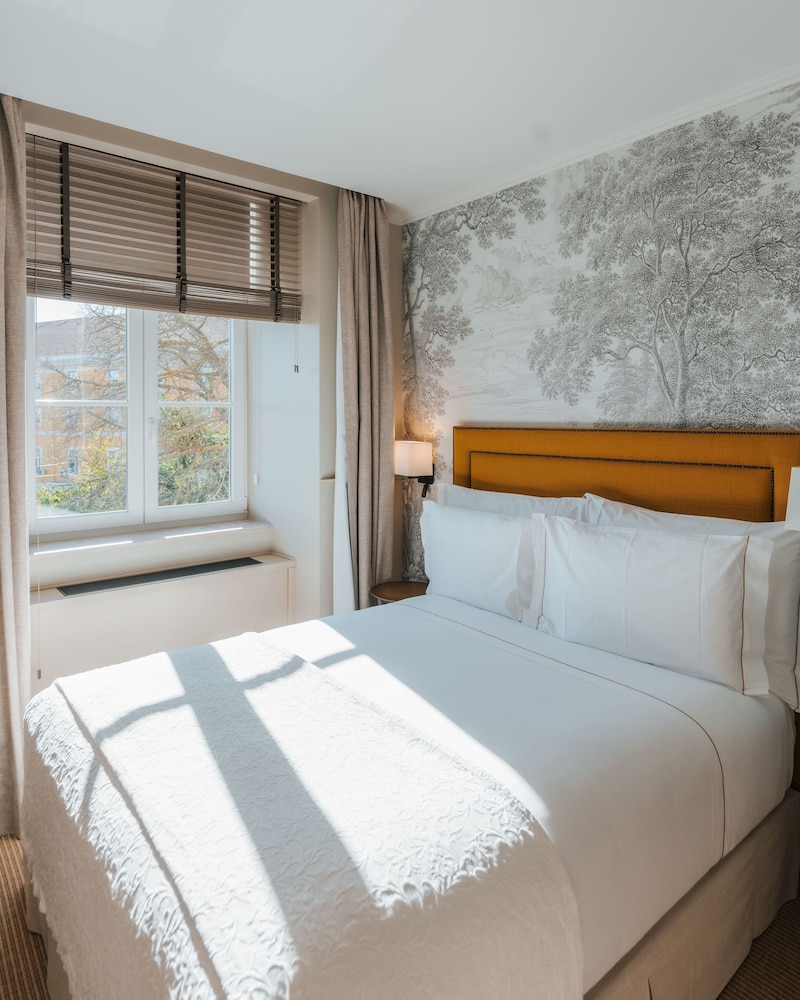 Mini, Deluxe, Queen Bed, River View