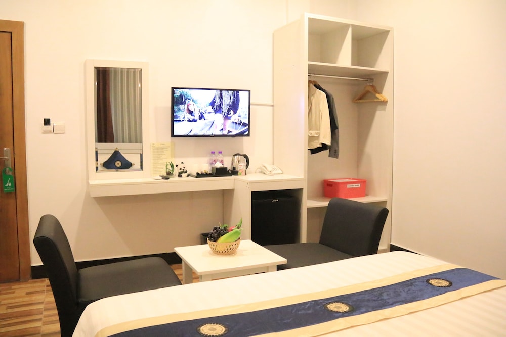 The Panda Hotel 46/55