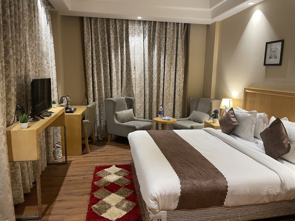 Saltstayz Corporate Suites – Golf Course Road 17/50