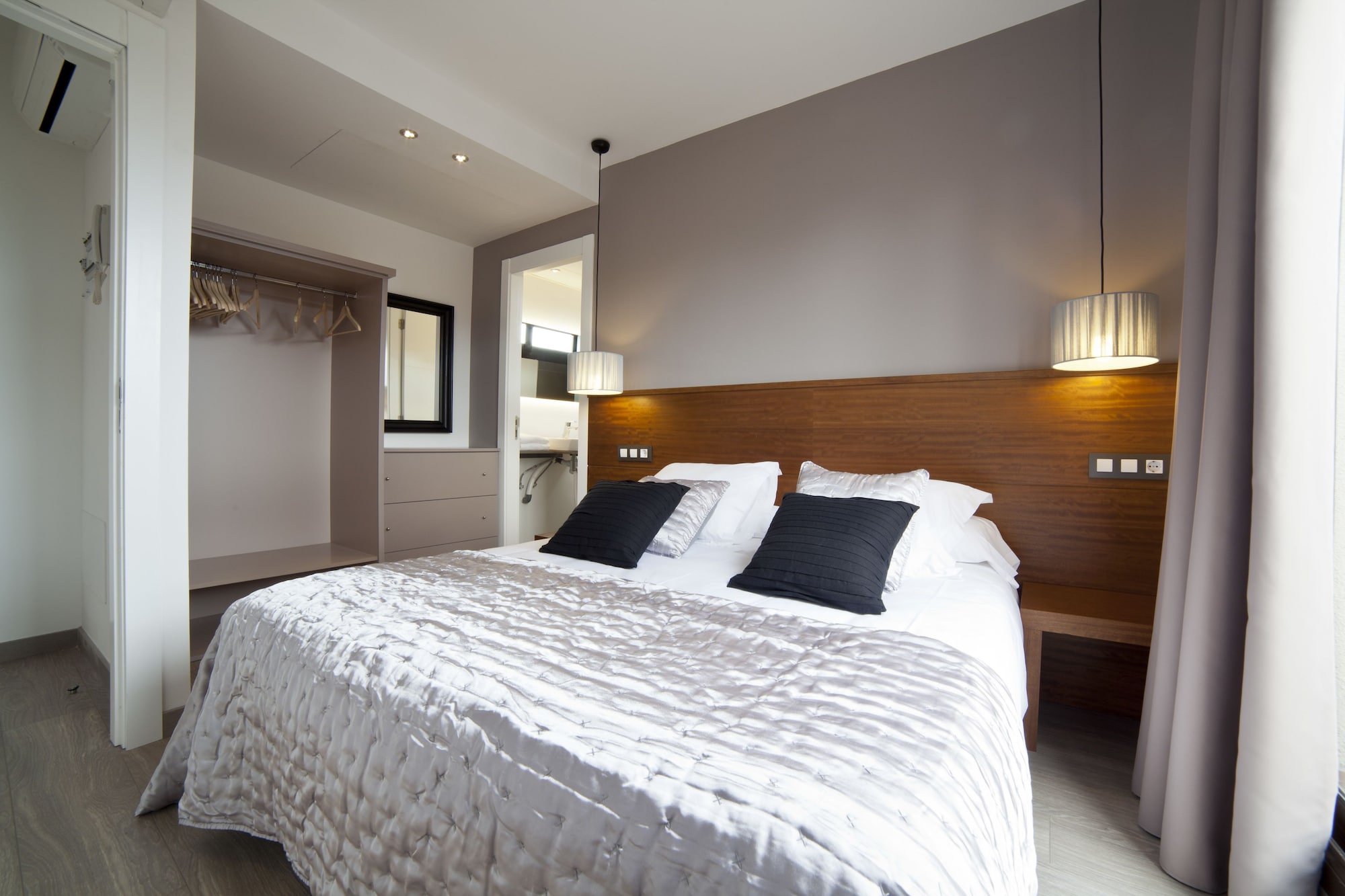 Apartment, 1 Double and 4 Single Beds, Attic
