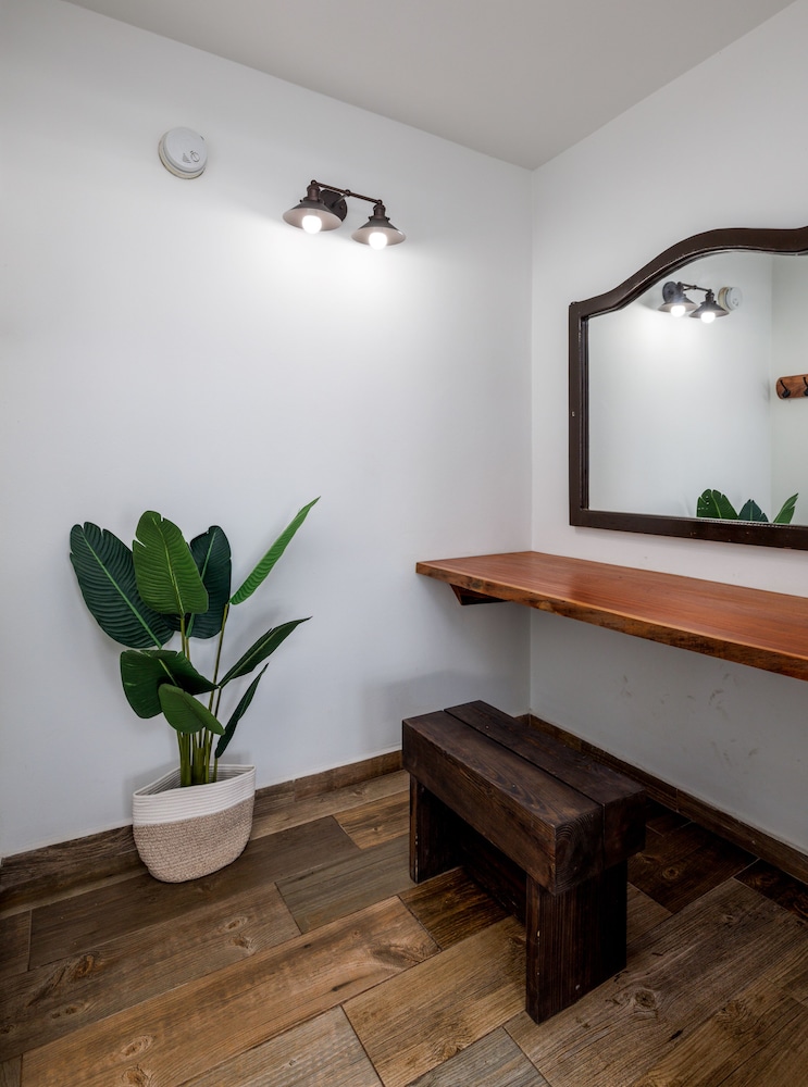 Casa Isleña Inn 18/35