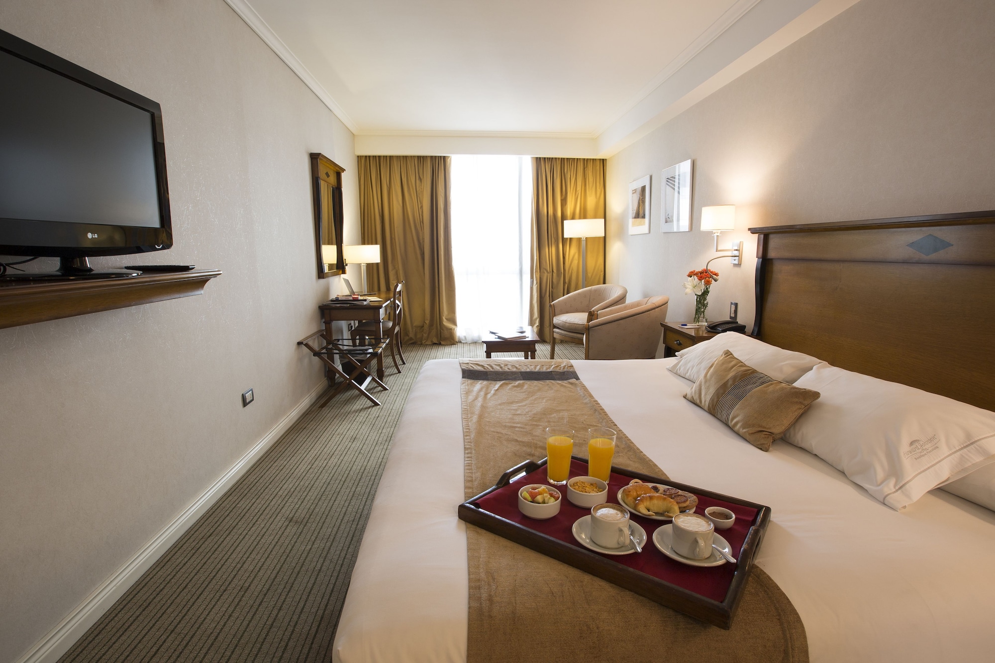 Deluxe, King Bed, City View, Private Bathroom 3/10