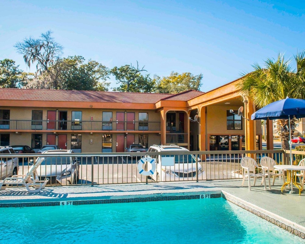 Econo Lodge Panama City St. Andrews 11/44