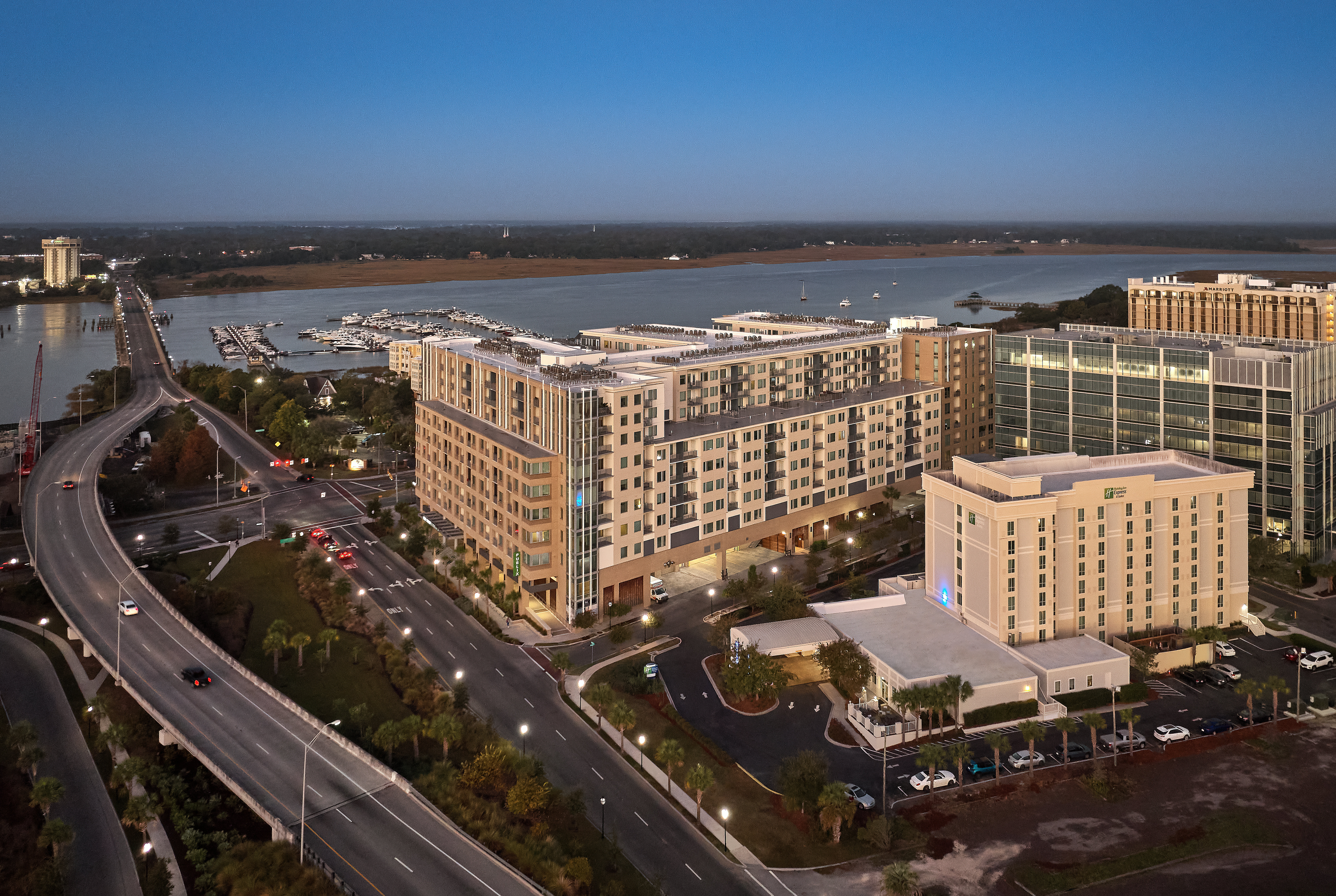 Holiday Inn Express & Suites Charleston Dwtn - Westedge, an IHG Hotel 2/34