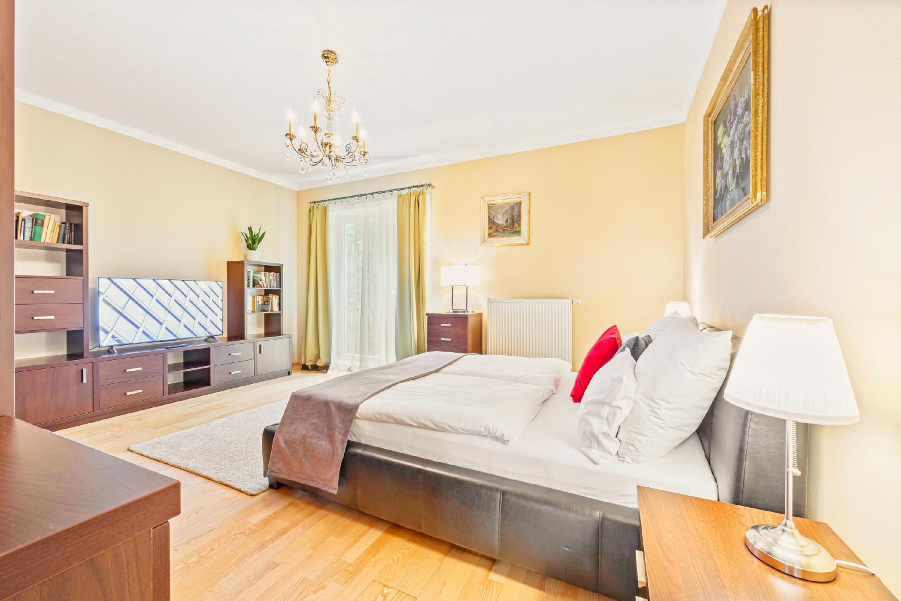 DELUXE, APARTMENT