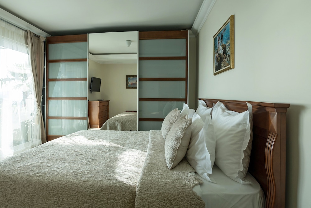 Hotel Azimut 13/50