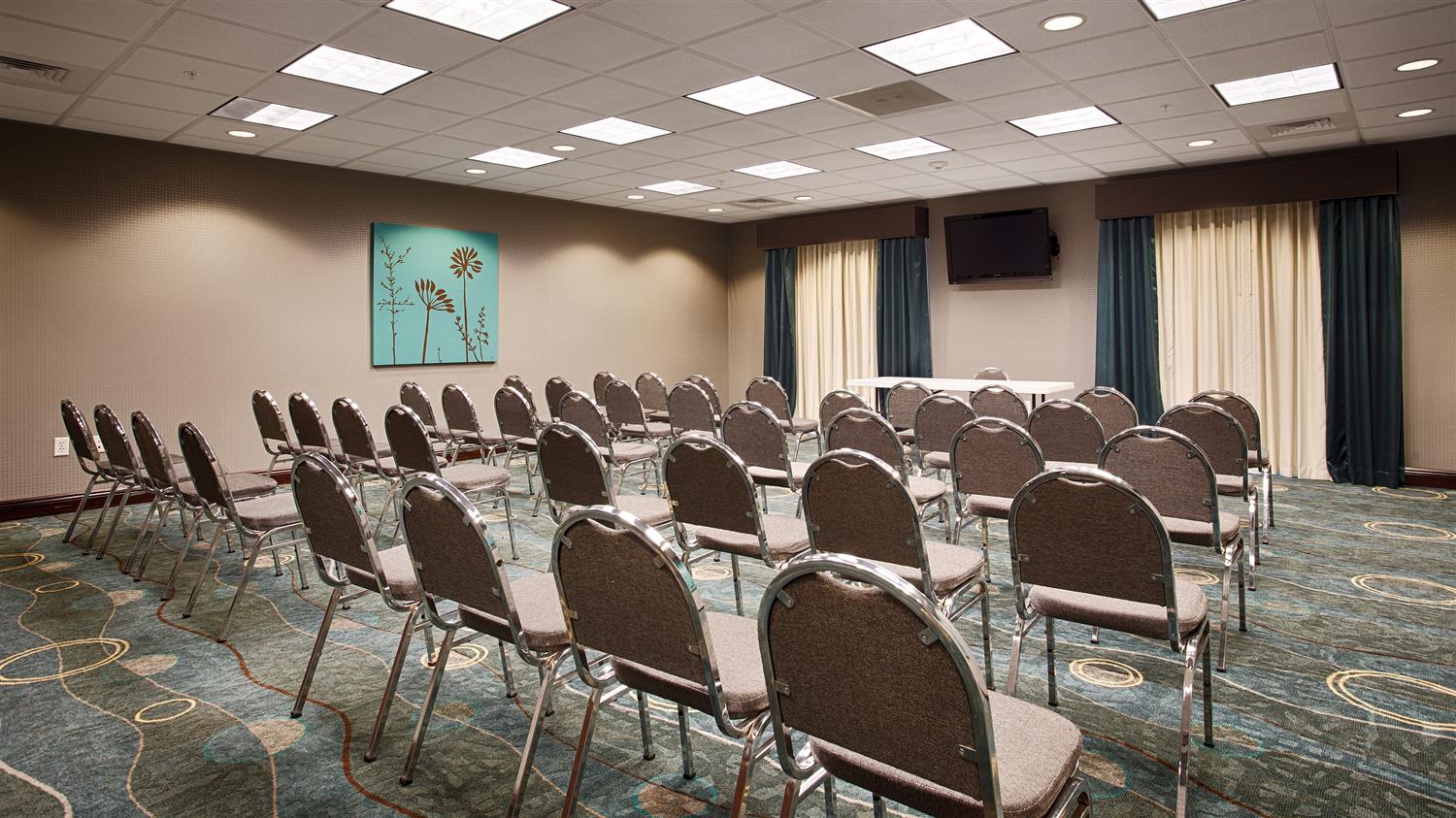 Best Western Plus Chain of Lakes Inn & Suites 29/32