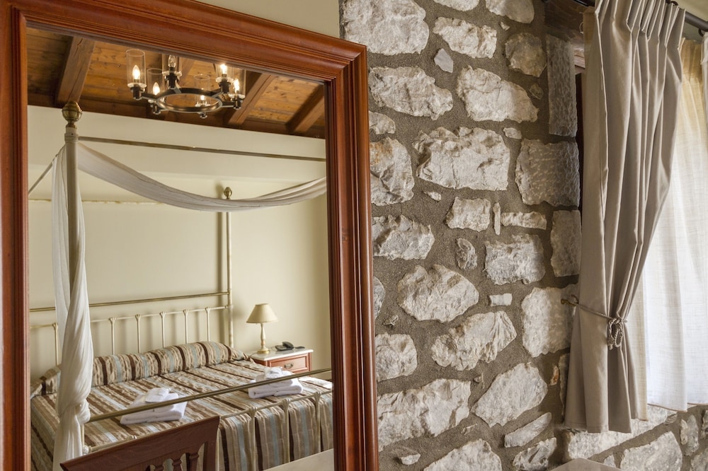 ITILO TRADITIONAL HOTEL 20/68