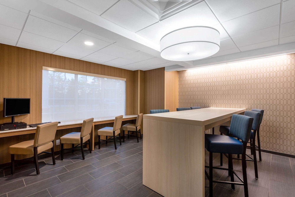 Microtel Inn & Suites by Wyndham Amsterdam 45/61