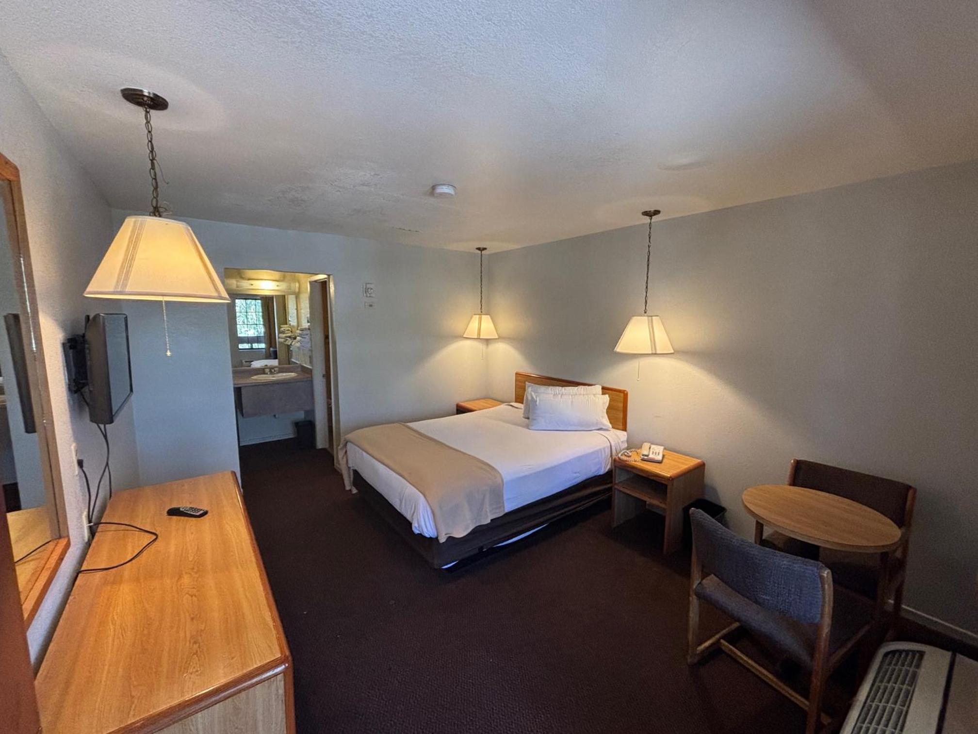 Premier Inns Thousand Oaks 11/32