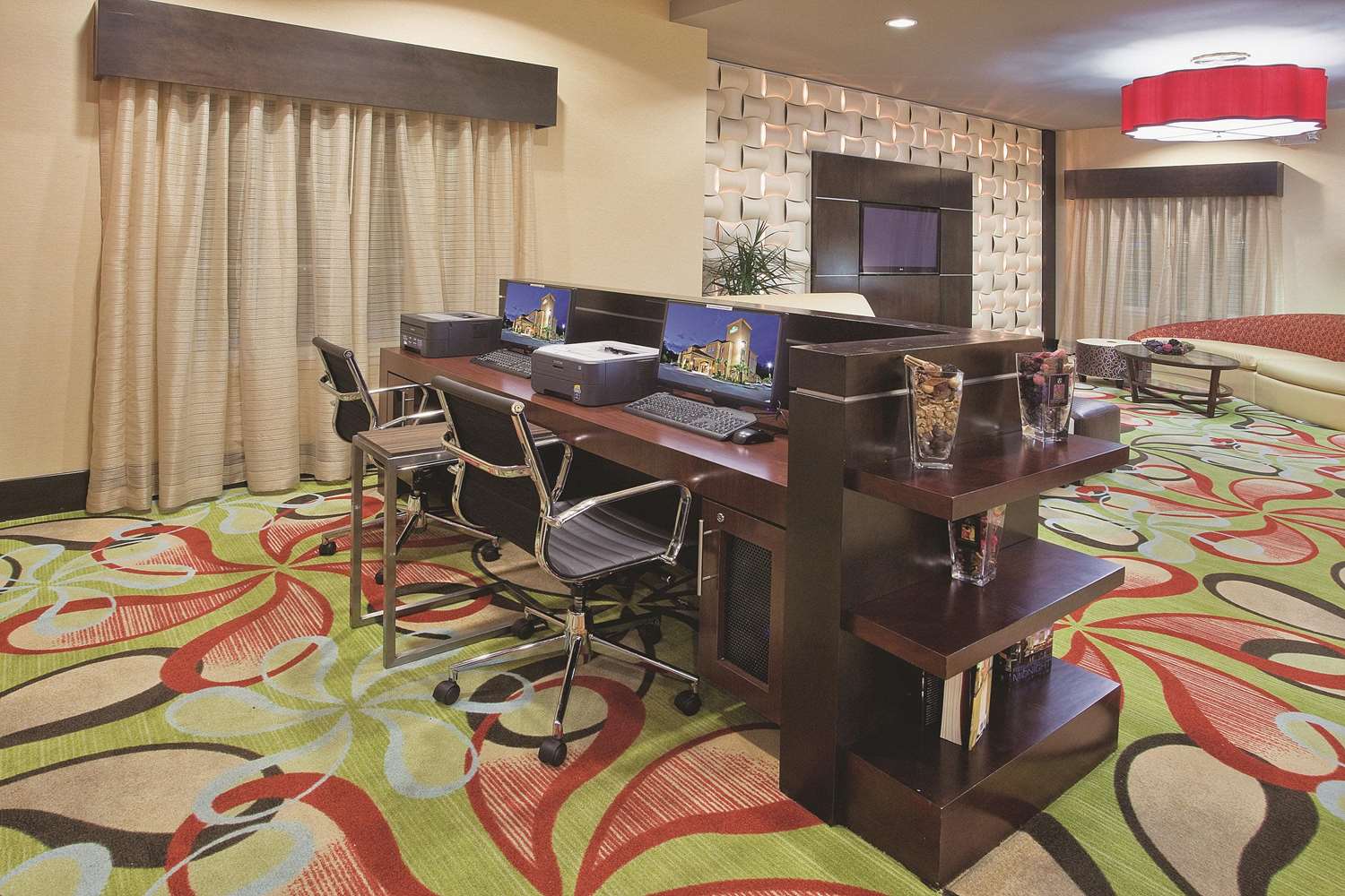La Quinta Inn & Suites by Wyndham Hinesville - Fort Stewart 48/56