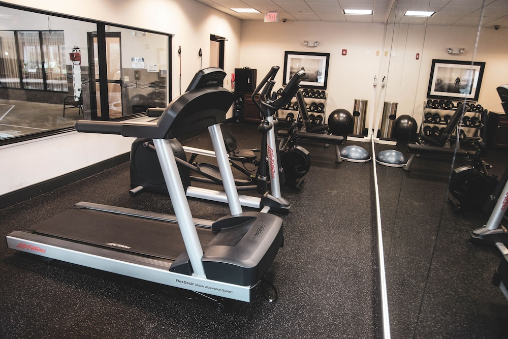 Holiday Inn Express Suites La Vale Cumberland 33/59