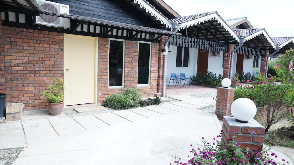 Pondok Muara Chalet 3/51