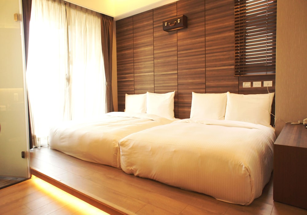 JOY INN 27/47