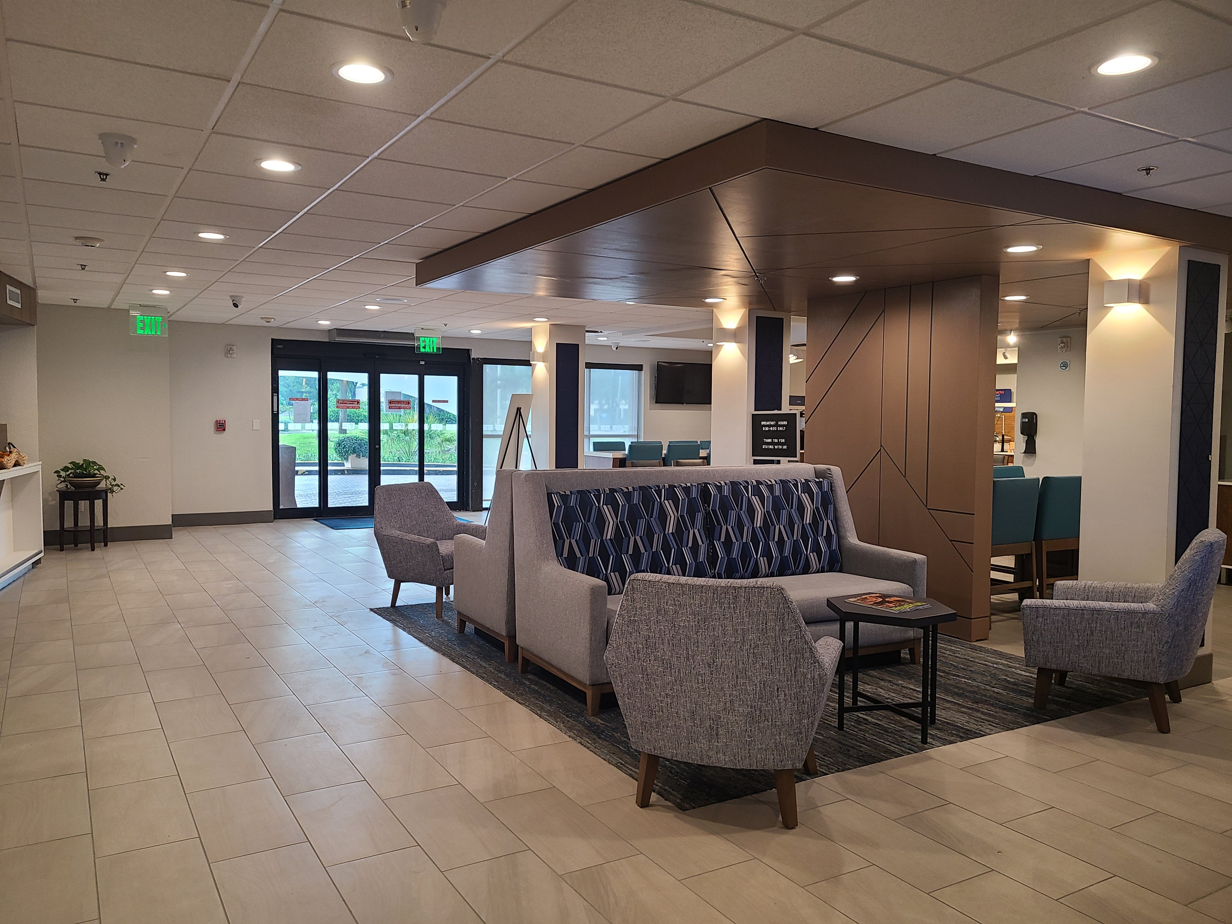 Holiday Inn Express Hotel Suites Ft Lauderdale N Exec Airport 46/76