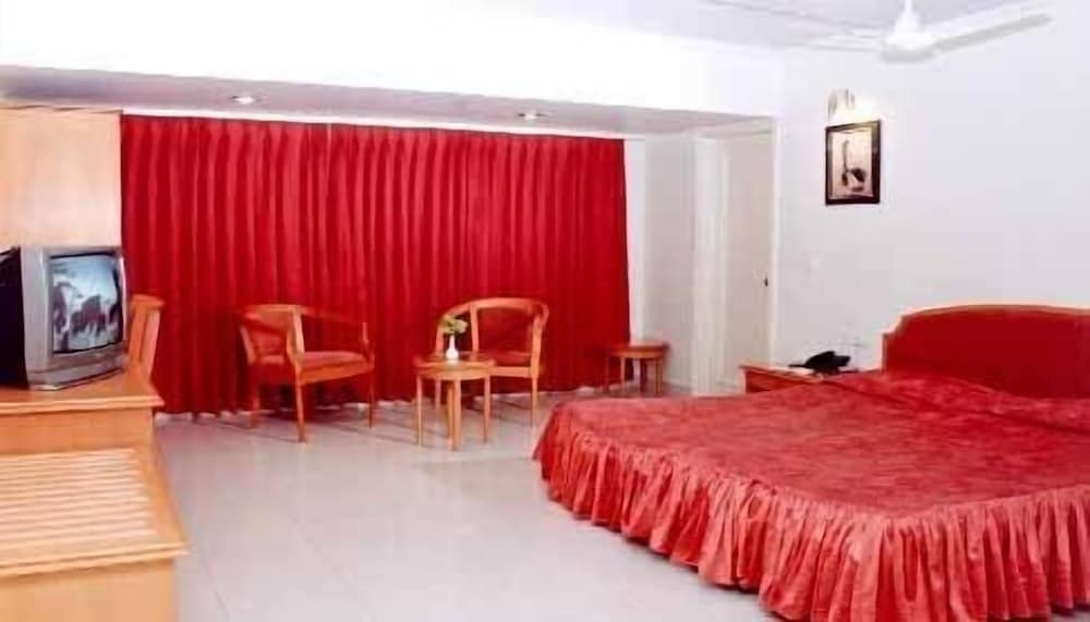 Hotel Kanchandeep 8/38