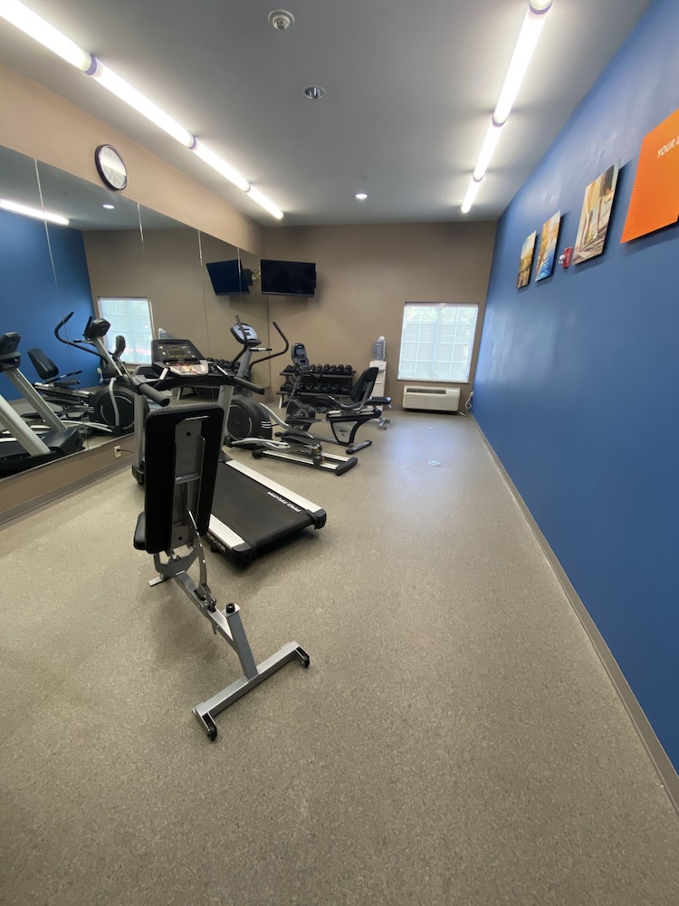 Comfort Inn & Suites Cleveland TX 18/40