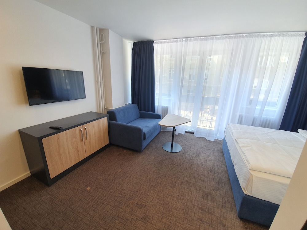 Premium Crown Suites 36/47