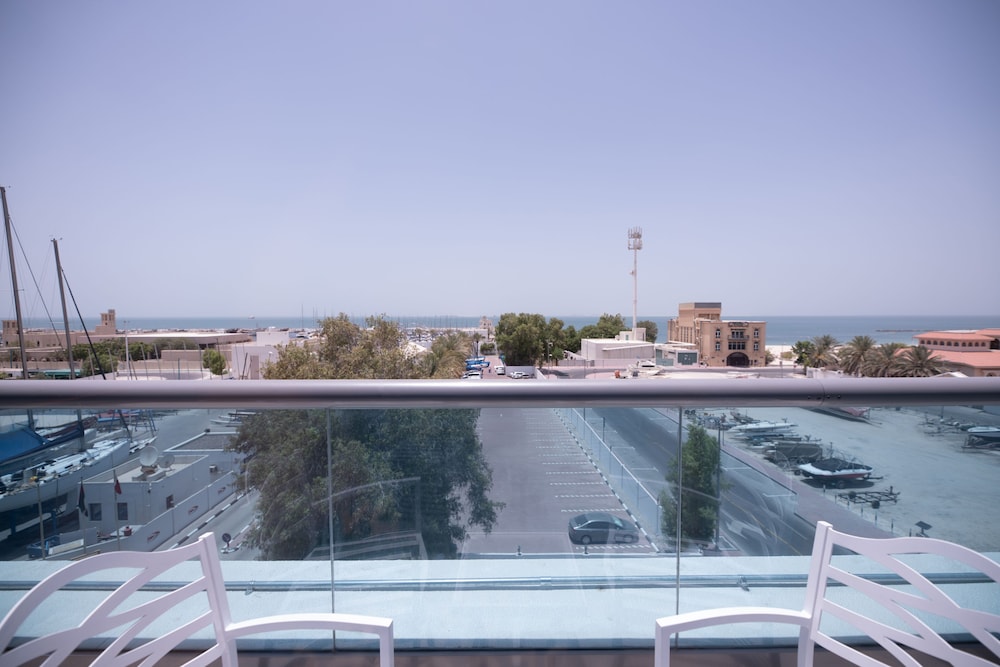 Beach Walk Hotel 39/67