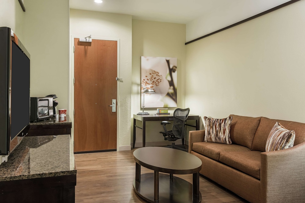 Hilton Garden Inn West Palm Beach Airport 36/54