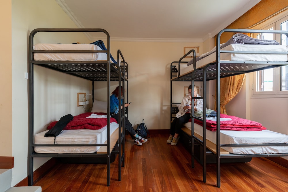 Mixed Dorm, 4 People, 2 Bunk Beds