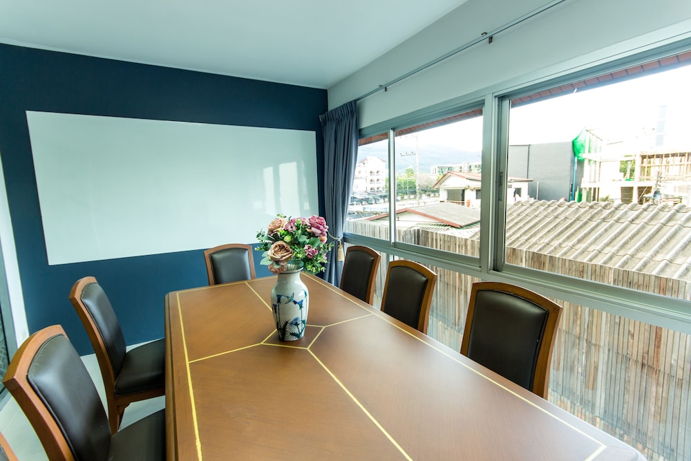 Hub53 Coworking & Coliving Space 18/31