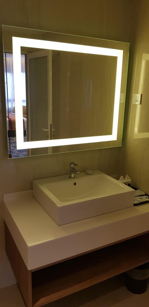 M Palace Hotel 5/41