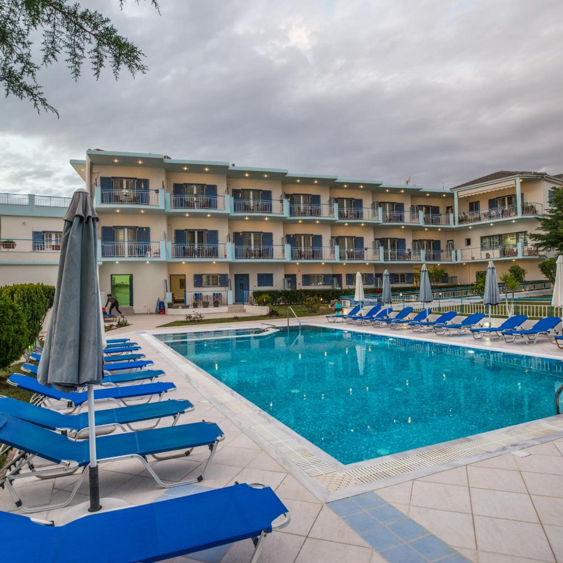 Cliff Bay Hotel 6/62