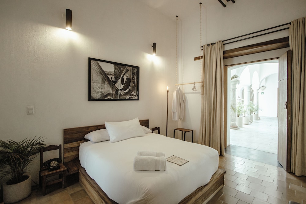 Hotel Sin Nombre 12/50