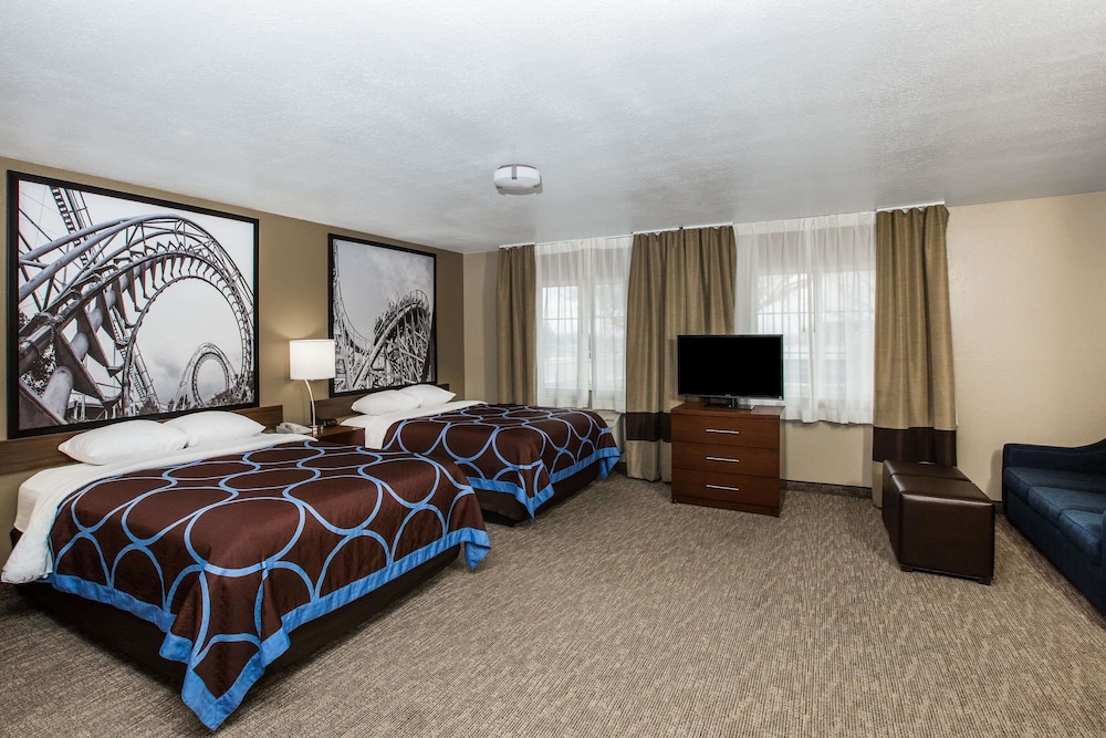Super 8 by Wyndham Altoona 8/35