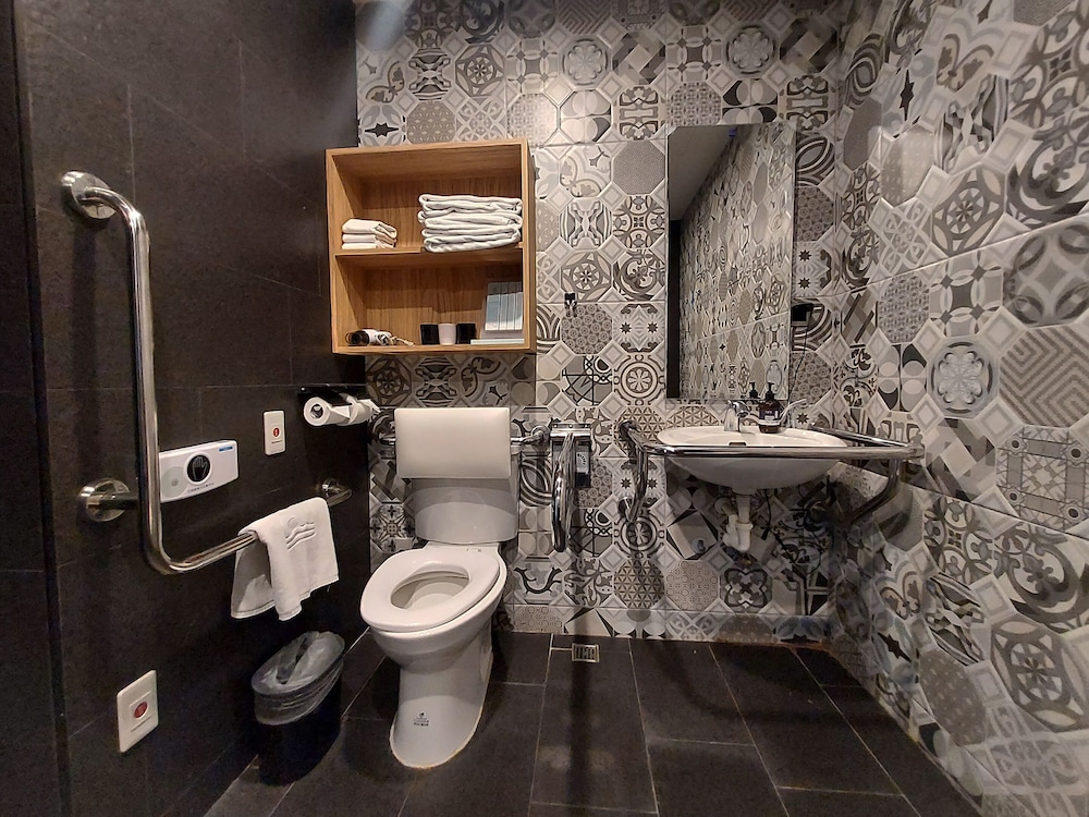 Royal Roi Hotel 46/50