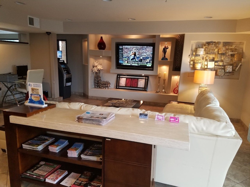 Infinity Inn & Suites 19/30