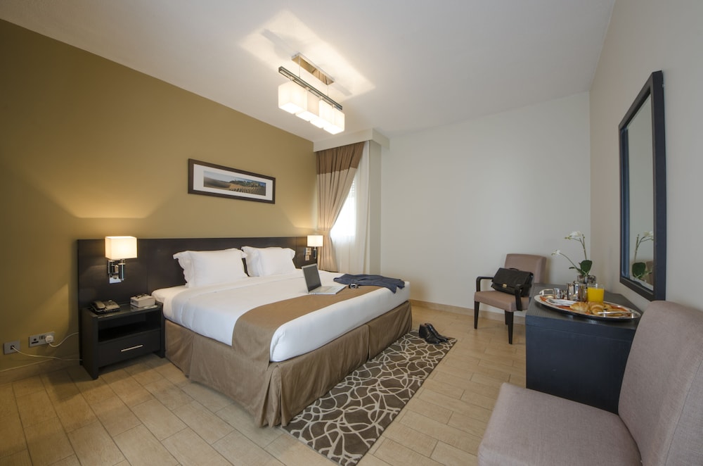 1 BEDROOM, DELUXE