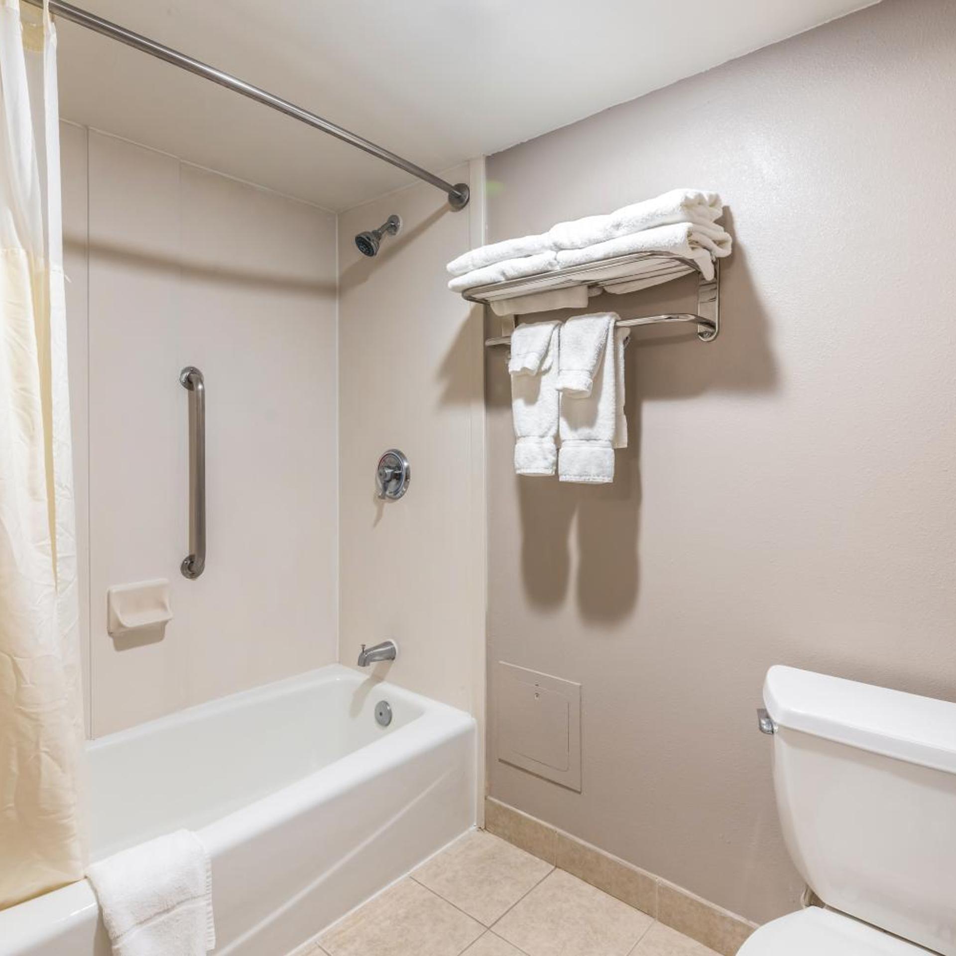 جناح جونيور، Lake Norman Inn and Suites (ex Clarion) 10/10