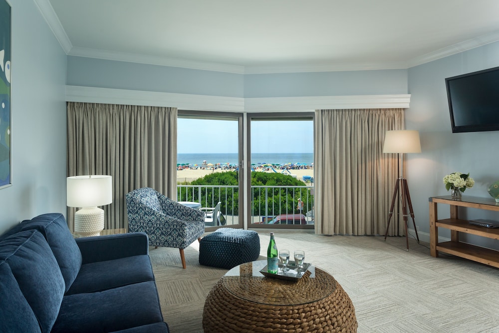 La Mer Beachfront Inn 29/38
