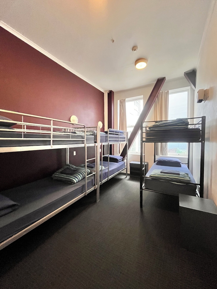 Nomads Capital Backpackers Wellington- Adults only 39/63