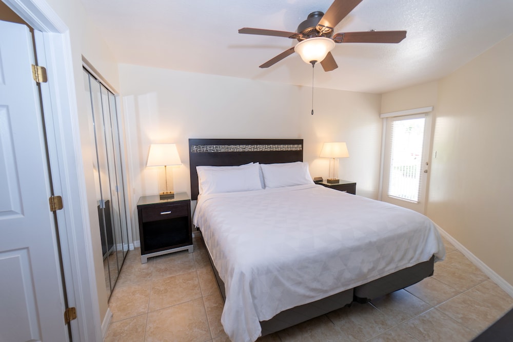 Holiday Inn Resort Grand Cayman, an IHG Hotel 24/78