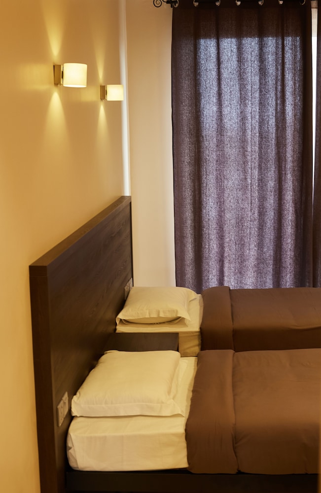 Axis Suites Hotel 15/38
