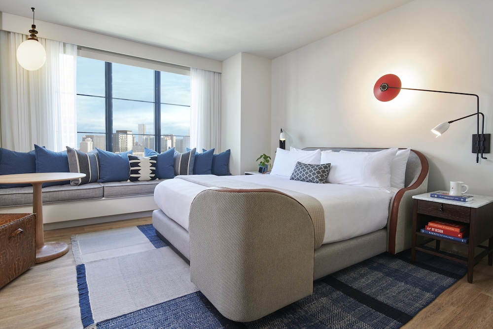 GRAND, KING BED